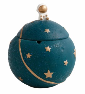 灰皿 惑星の上に座る宇宙飛行士 球形 星模様 蓋付き 陶器製 (グリーン)