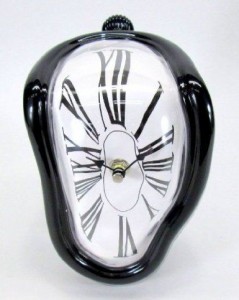 置時計 とろけたデザイン (ブラック)