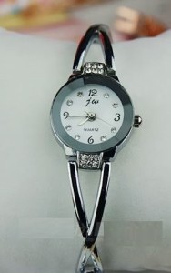 腕時計 エレガント ダイヤ風装飾付き バングル (シルバー)