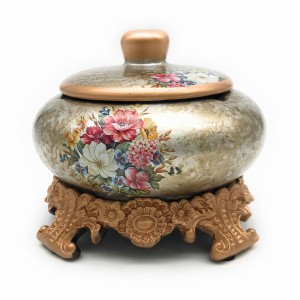 灰皿 ヨーロピアン風 花柄 台座 蓋付き 陶器製 (Gタイプ)
