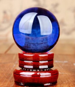 置物 水晶玉 占い師風 台座付き 人工水晶 パワーストーン 小さめサイズ (ブルー)