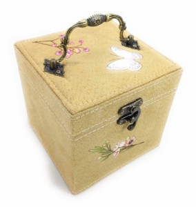 アクセサリーボックス 宝石箱 蝶々と梅の花モチーフ 和風デザイン 3段 スエード調