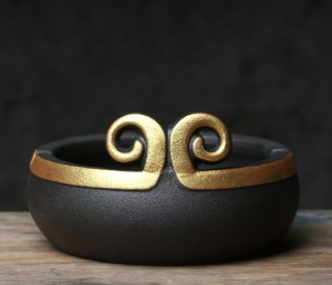 灰皿 緊箍児モチーフ 孫悟空の頭の輪 ブラック×ゴールド 陶器製
