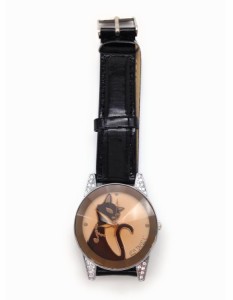 腕時計 黒猫デザインの大きめ文字盤 猫耳風のキラキラ装飾 (ブラック)