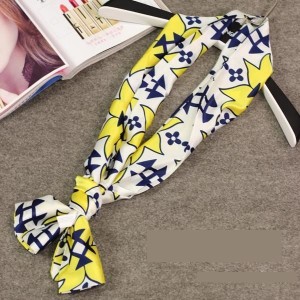 スカーフ ストール 黄色い花 サテン 長方形 ホワイト