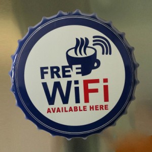 壁掛けオブジェ 看板 FREE WiFi 瓶の王冠型 カフェ風