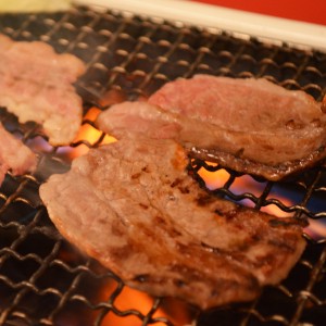 松阪牛 焼肉 400g 肩ロース 和牛 黒毛和牛 国産 最高級 冷凍 焼き肉 牛肉 ブランド肉 スライス肉 三重県