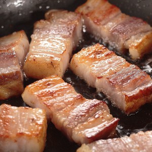 熟成つるしベーコン 400g 手造り スモーク ベーコン 熟成ベーコン 燻製 熟成乾塩 豚肉 ブロックベーコン 山形県