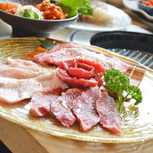 焼肉用 特上 牛肉セット 折 300g 国産 牛肉 焼き肉 高級 肉 東京 日本橋 伊勢重