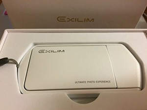 CASIO EXILIM デジタルカメラ 1200万画素 ホワイト フリースタイルカメラ E(中古品)