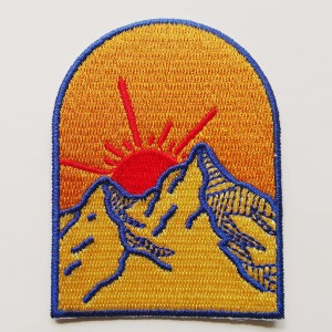 日の出パッチ 山から日出アイロンワッペン 山の風景アップリケ 刺繍 アイロン接着/縫い付け