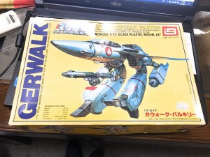 イマイ マクロス　1/72 VF-1J　 ガウォーク バルキリー