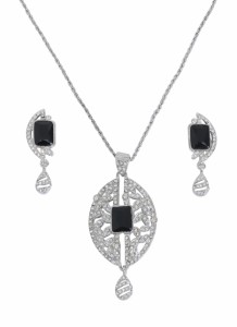 試金石 Indian Bollywood素晴らしいスタイル美しいFiligree Oval Shape White Lhinestone Faux Black Onyx Designerジュエリーペンダント