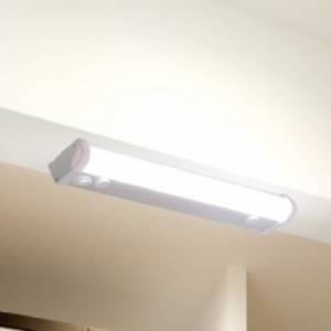 山善 LED キッチンライト 多目的灯 近接センサー LEDライト 照明器具 工事不要 電源プラグ付き 460lm (幅35.4cm) LT-C05N