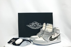 Dior  Nike ディオール ナイキ Air Jordan 1 Hidh OG DIOR  AIR DIOR エアジョーダン １ ハイカット グレー ホワイト US8 26cm 【中古】