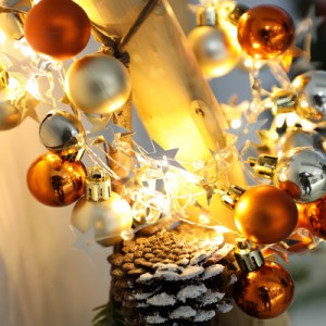 クリスマス ストリングライト 20LEDs 2M ホーム パーティー 装飾 オレンジイエローゴールドラウンドボール ベル 