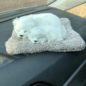 シミュレーションぬいぐるみ動物車浄化空気竹炭犬モデルぬいぐるみのおもちゃの装飾の装飾品