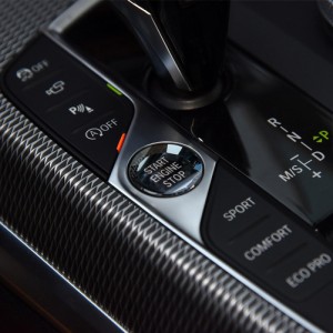X1234567シリーズE90f3015e70g20用の車のボタン装飾ワンキースタートおよびストップクリスタル装飾カバー