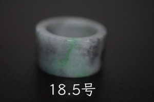 39-7 美品 18.5号 天然 翡翠 グレー リング 板指 広幅  指輪 硬玉 馬鞍くりぬき 誕生石