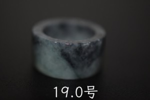 39-6 美品 19.0号 天然 翡翠 グレー リング 板指 広幅  指輪 硬玉 馬鞍くりぬき 誕生石