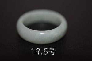 93-21 美品 19.5号 天然 翡翠 灰緑 リング 板指 広幅  指輪 硬玉 馬鞍くりぬき 誕生石