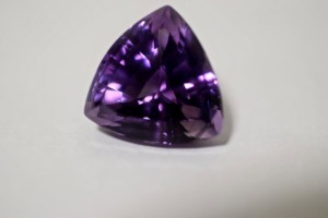 66-2 特売 一点物 奇跡の超大粒天然アメジスト 三角 アメシスト 紫水晶 ２月誕生石 天然石 ルース 裸石