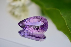 1-87 上品 一点物 大粒天然アメジスト 雫 アメシスト 紫水晶 ２月誕生石 天然石 ルース 裸石