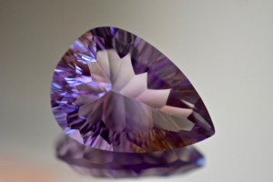 123 上品 一点物 天然 超大粒 バイカラー アメジスト 雫 アメシスト 紫水晶 ２月誕生石 天然石 ルース 裸石