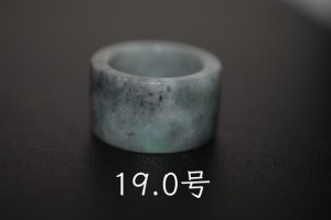168-7 特売品 19.0号 天然 翡翠 グレー リング 板指 広幅  指輪 硬玉 馬鞍くりぬき 誕生石