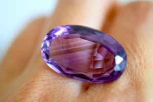 148 特売 上品 バイカラー 大玉 天然 アメジスト 楕円 アメシスト 紫水晶 ２月誕生石 天然石 ルース 裸石