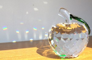クリスタル ガラス 林檎 りんご 置物 アップル インテリア 風水 サンキャッチャー 雑貨 オブジェ (50MM クリア)
