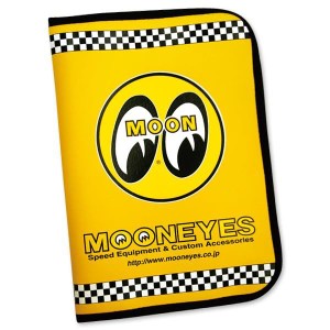 GO  GO  MOONEYES ムーンアイズのカータイトルホルダー（イエロー） カーアクセサリーアメリカ雑貨アメリカン雑貨