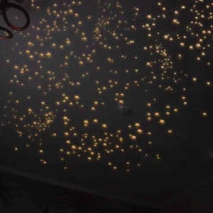 暗い星のデカールの装飾で光る633個の明るいドットスター、天井や壁や子供の寝室の装飾のための暗いステッカーで輝く3D星空の星 (オレン