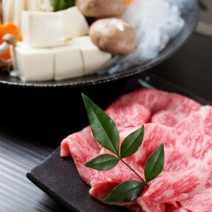 滋賀 「徳志満」 近江牛ロースすき焼しゃぶしゃぶ用 1kg (ロース) 黒毛和牛 牛肉 スライス 琵琶湖の東の山裾で、血統や飼料、飼育年数に