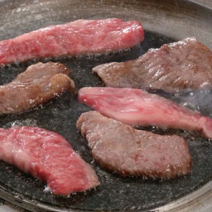 国産牛 焼肉 300g(もも バラ) 牛肉 スライス 皆に楽しまれている「焼肉」メニューを味わい深い国産牛でお楽しみください お歳暮 お中元 