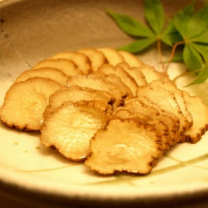 秋田 いぶりがっこ 8缶セット 広葉樹で燻され香りよくきつね色に干しあがった大根を古来伝承の米ぬかと塩を主体にしたシンプルな漬け込み