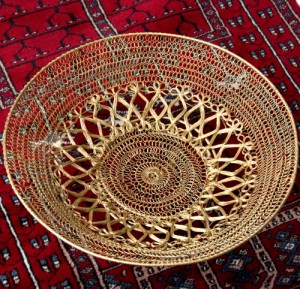  金色のメタルワイヤー飾り皿 直径 40cm / デコレーション プレート インテリア 大皿 装飾 インド カレー皿 ターリー チャイ チャイカッ