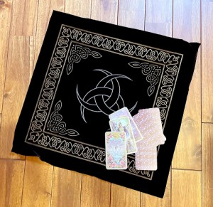  タロットテーブル クロス（トリケトラ） Tarot Table Cross (Triquetra) / オラクルカード 占い カード占い ルノルマン レノルマン スピ