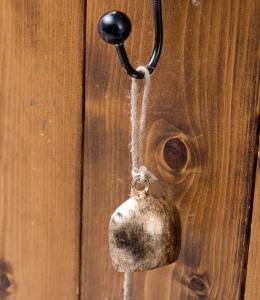 ドアチャイムなどへ 手作りのやさしい音色 インドの銅製カウベル ハンギング ゴールド5連ベル 約110cm ドアベル 熊よけ鈴 ドア鈴 の通販はau Pay マーケット インド アジアの雑貨と衣料 Tirakita 商品ロットナンバー