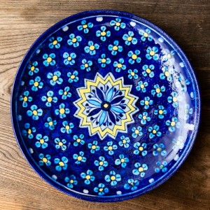  〔大皿 直径：25.5cm〕ブルーポッタリー ジャイプール陶器の円形飾り皿 小花柄 / 青陶器 ジャイプル インド タイ バリ プレート お供え 