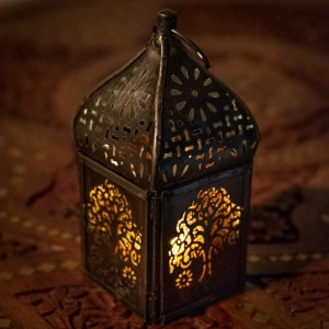  モロッコスタイルの透かし彫りLEDキャンドルランタン【ロウソク風LEDキャンドル付き】約11.5×5.5cm / キャンドルスタンド キャンドルホ