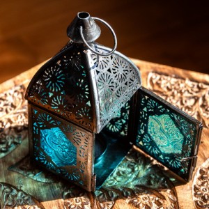  モロッコスタイルの透かし彫りキャンドルランタン〔ロウソク風LEDキャンドル付き〕 〔ブルー〕約14.5×6cm / キャンドルスタンド キャン