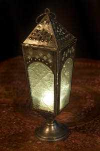  モロッコスタイルの透かし彫りLEDキャンドルランタン〔ロウソク風LEDキャンドル付き〕 〔ホワイト〕約24×8cm / キャンドルスタンド キ