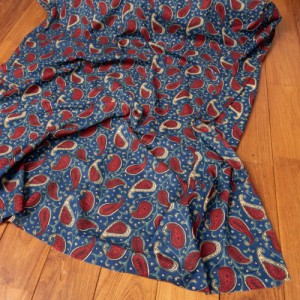  〔1m切り売り〕伝統息づく南インドから 昔ながらの更紗模様布〔約109.5cm〕ネイビー×レッド系 / ボタニカル 唐草模様 テーブルクロス 