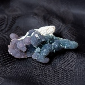  〔一点物〕グレープアゲート 原石 天然石 スラウェシ島産〔20g〕 / Grape Agate パワーストーン クリスタル ガーネット 量り売り エスニ