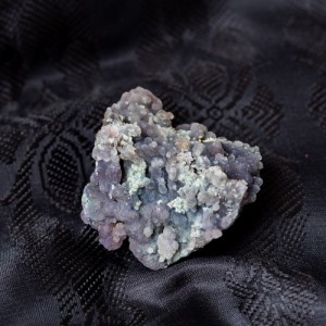  【送料無料】 〔一点物〕グレープアゲート 原石 天然石 スラウェシ島産〔37g〕 / Grape Agate パワーストーン クリスタル ガーネット 量