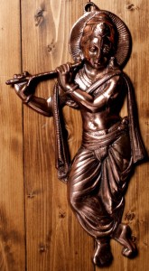  【送料無料】 〔壁掛けタイプ〕インドの神様ウォールハンギング 笛を奏でる クリシュナ〔53cm〕 / 壁掛け像 様像 金運 幸運 置物 エスニ
