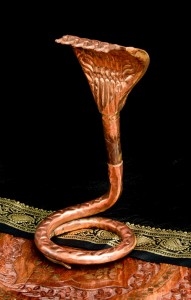  【送料無料】 聖なる蛇 ナーガ 銅製 18.5cm / リンガ ヨニ シヴァ コブラ インド 神様 置物 エスニック アジア 雑貨
