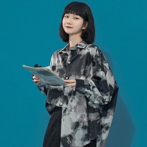 さらっと羽織れる：サテンシャツ韓国ファッション タイダイ原宿系ゆったり 百掛け 長袖シャツ