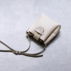 カシュカシュ（cache cache）/【non－no 3月号掲載】カシュカシュ cachecache / 3つ口縦型ショルダーバッグ